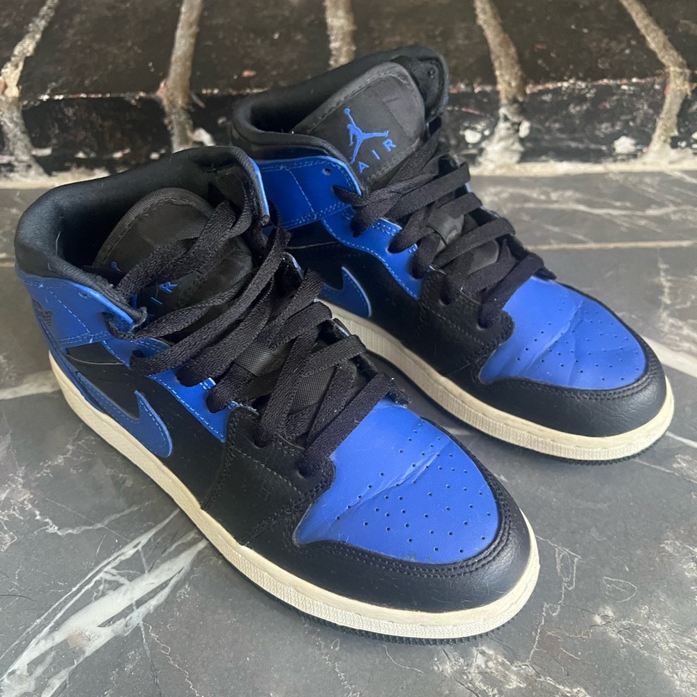 Jordan 1 Air Black and Blue Size 5y hyper royal